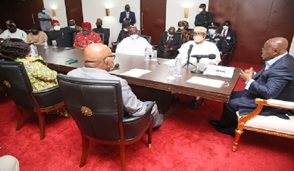 President Akufo-Addo (right) addressing the meeting with the Nigerian representatives