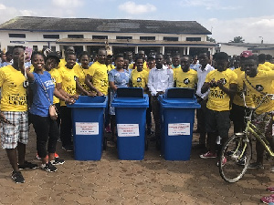 Rotaractors in a group picture with students of Labone SHS