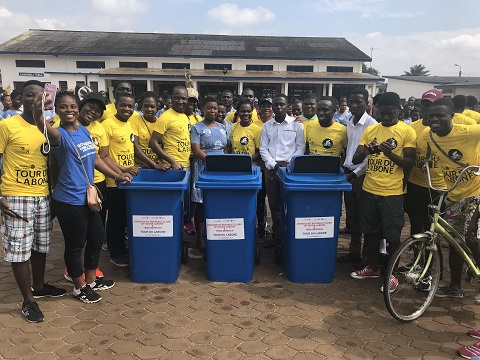 Rotaractors in a group picture with students of Labone SHS