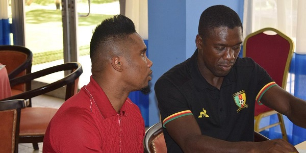 Samuel Eto'o addresses the team in the presence of the Coach