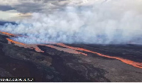 Mauna Loa dey inside Hawaii Volcanoes National Park and e cover half of US state Big Island