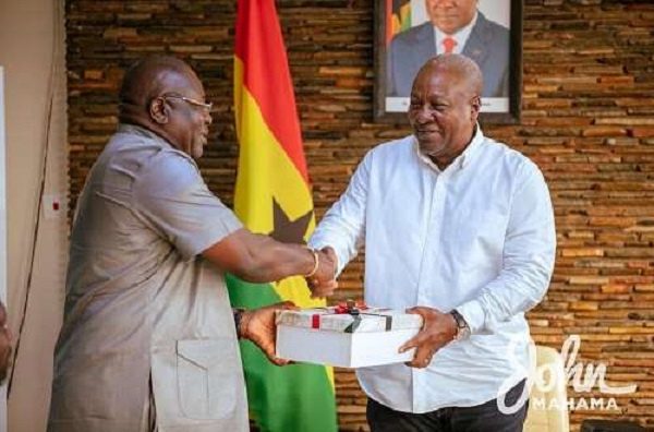 Mawutor Agbavitor presents a gift to John Mahama