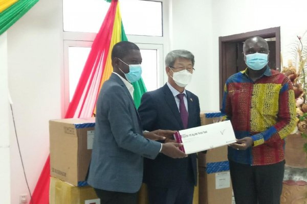 Sungsoo Kim, the Korean Ambassador to Ghana presented donations to the foreign affairs ministry