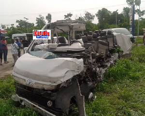 The impact forced the Toyota minibus to crash at the roadside killing five persons