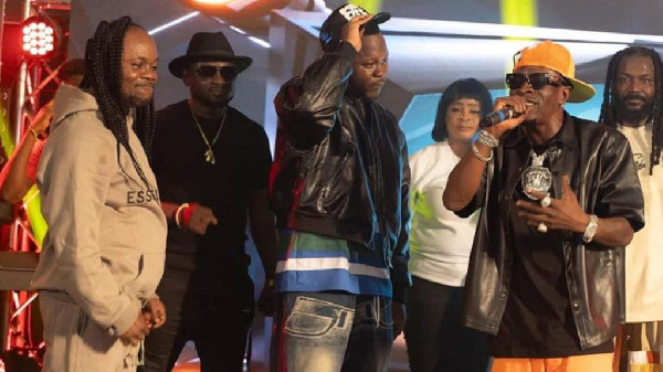 Daddy Lumba with Shatta Wale and Medikal on stage at the event