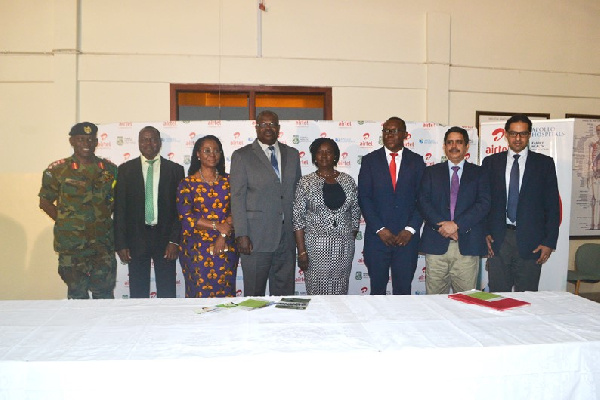 Dignitaries at the event in a group photograph