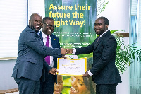 Kwadwo Aduameyaw Mante receiving the award