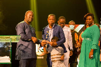 KGee receiving his award