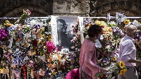 Desmond Tutu na di smiling South African archbishop wey die at age 90