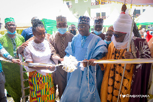 Dr Mahamudu Bawumia cutting the ribbon