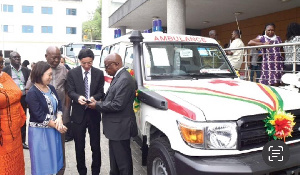 Mochizuiki Hisanobu handing over the keys to the Kwaku Agyeman-Manu (right), Minister of Health