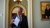 Shugaban masu rinjaye Chuck Schumer, ya ce lokacin dokar ya wuce