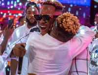 Shatta Wale hugging Medikal