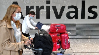 Travellers as dem dey arrive for UK airport