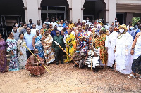 President Akufo-Addo and the Greater Accra Regional House of Chiefs in a group picture