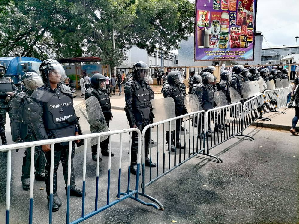 Police mount barricade at the #OccupyJulorbiHouse protests