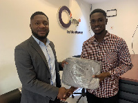 Derrick Ayim presenting a prize to one of the attendees