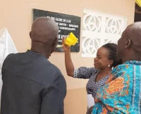 The dignitaries unveiling the Health Facility