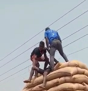 Helpers getting the deceased off the long vehicle