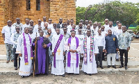 The SANTA 98 Group in a photo with the Anglican Clergy