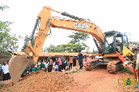 President Akufo-Addo rode the excavator to cut sod