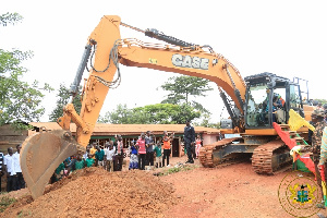 President Akufo-Addo rode the excavator to cut sod