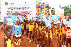 Children Receive New Textbooks222