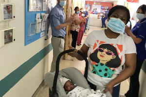 Baby Emmanuel Boateng leaving the hospital amidst claps from medical officers at King's College