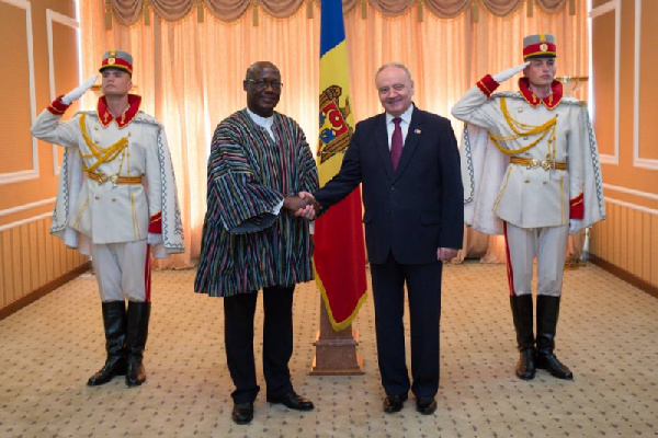 Dr. Kodzo Kpoku Alabo with President Nicolae Timofti