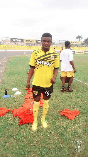 Douglas Amanning has signed a 4-year-contract with Ashgold