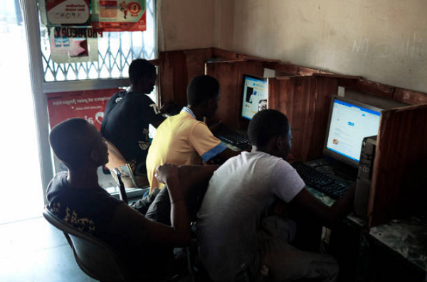 Some Ghanaians making use of an internet cafe