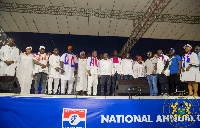 Akufo-Addo poses with all the new executives of the NPP