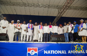 Akufo-Addo poses with all the new executives of the NPP