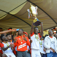 Osei holding aloft the coveted Ethiopian Premier League trophy