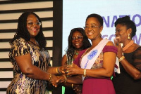 Esi Hammond, BoG, receiving her award