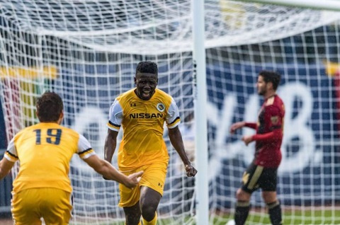 Ropapa Mensah celebrating his goal