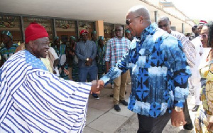 Mahama shakes Sakote Naba