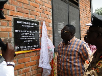 The Minister unveils the plaque for the new station