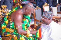 Bawumia knelt before Asantehene Otumfuo Osei Tutu