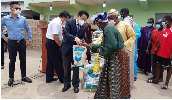 Chinese Ambassador donates to Muslims on behalf of Chinese community in Ghana