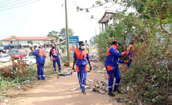 Zoomlion provided technical and logistical aid, such as a skip truck, shovels, tricycles