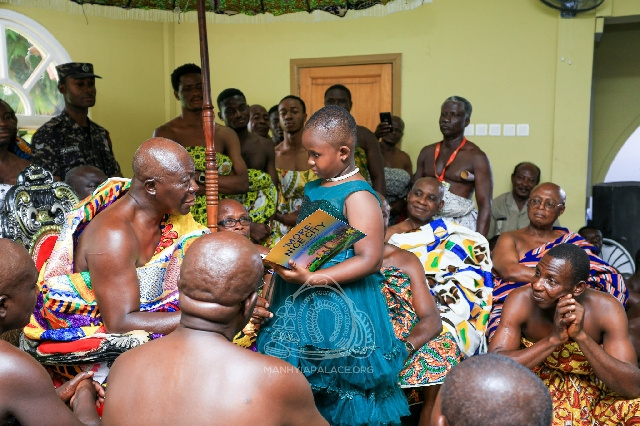 Rachel Yram presents her book to the Asantehene