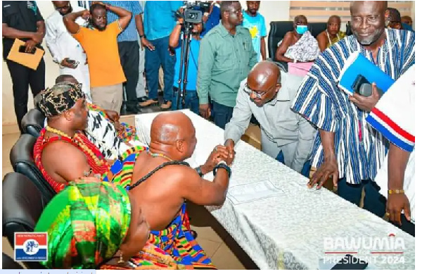 Dr. Mahamudu Bawumia greeting chiefs on his tour