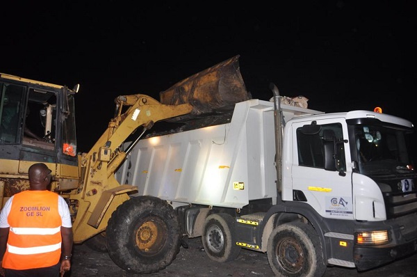 A truck evacuating the 'borla'