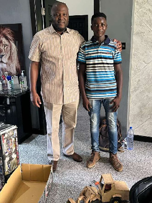 Ibrahim Mahama with the 17-year-old Solomon Atimbiri