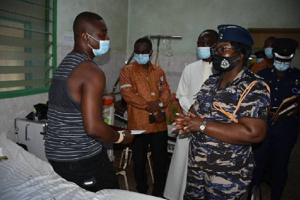 IGP James Oppong-Boanuh, Snr Police Officers with policemen who were injured with gunshot wounds