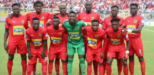 Asante Kotoko players in a pose