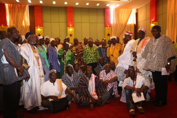 President Akufo-Addo in a group photo with some chiefs of Dagbon