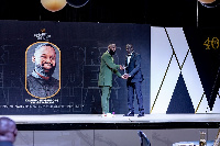 Kwaku Osei-Sarpong receivig the award