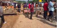 Dadieso residents block Accra-Kumasi highway over abandoned gas tanker